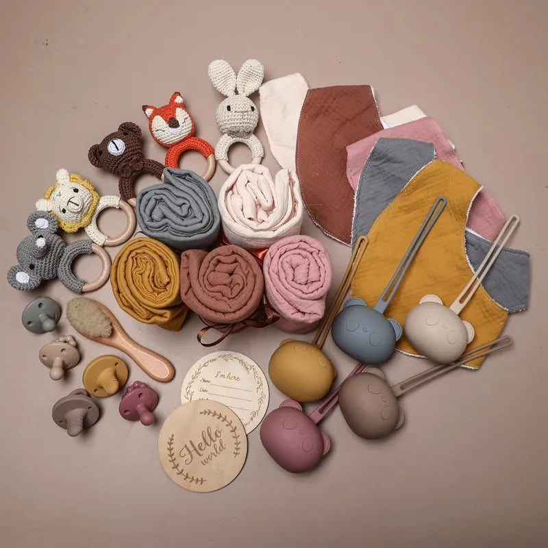 7PCS/Set Baby Bath Toys Kid Towel Cotton Blanket Baby Milestones Brush Rattle Bracelet Bibs Photography Supplies Baby Birth Gift